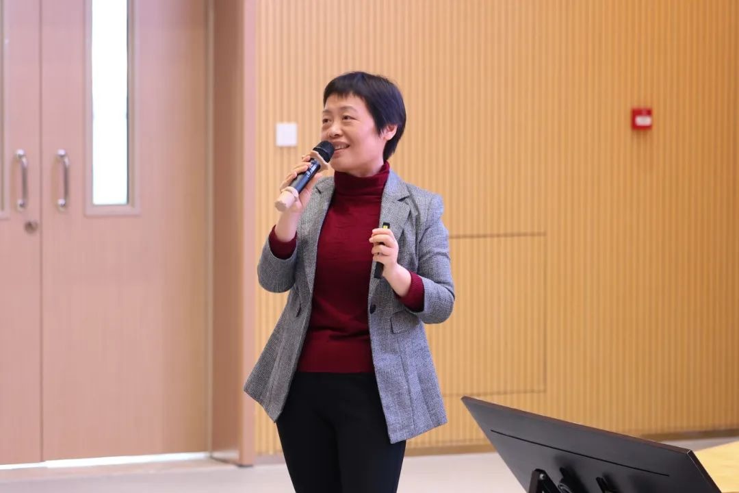 世界冠军来啦!棋后谢军走进ug环球体育,分享黑白格的人生哲学