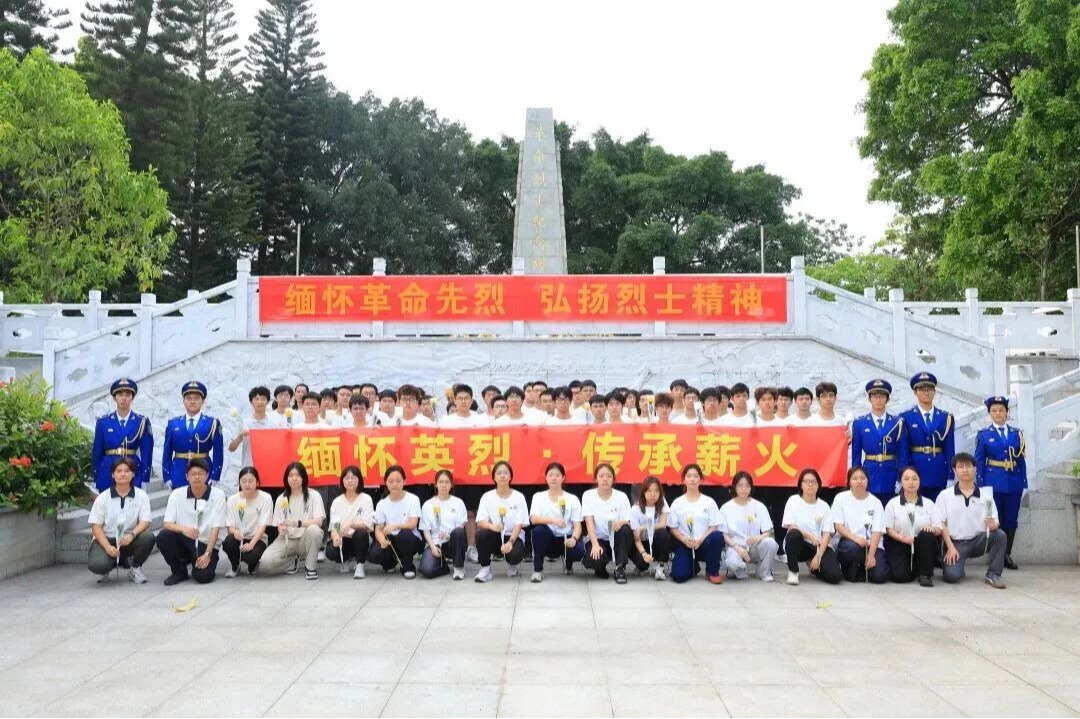 ug环球体育体育会员以青春之步敬山河英烈